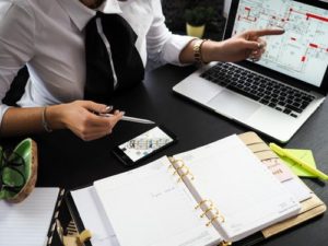 起業するにはどんな手続きが必要なの?個人事業主と法人別に解説!